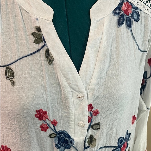 Embroidered Floral Blouse Plus Size White Blue Red - Picture 7 of 11